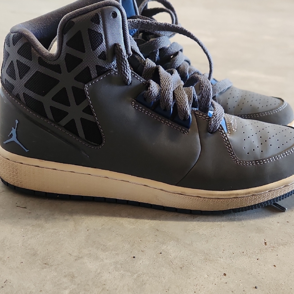 Jordan boys Black and Gray Sneakers